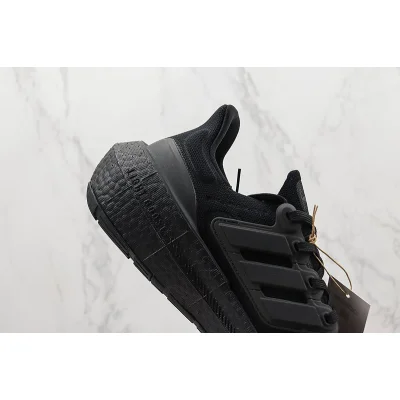 Adidas UltraBoost Light "Triple Black" фото № 4 Adidas UltraBoost Light "Triple Black" фото № 4