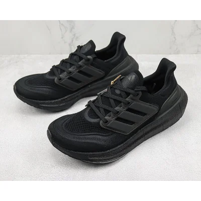 Adidas UltraBoost Light "Triple Black" фото № 5 Adidas UltraBoost Light "Triple Black" фото № 5