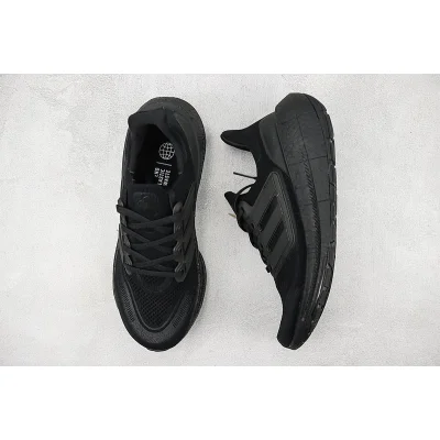 Adidas UltraBoost Light "Triple Black" фото № 6 Adidas UltraBoost Light "Triple Black" фото № 6