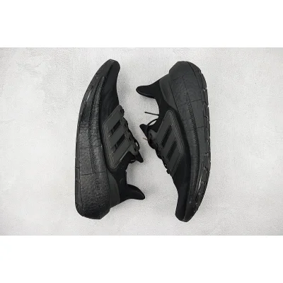 Adidas UltraBoost Light "Triple Black" фото № 7 Adidas UltraBoost Light "Triple Black" фото № 7