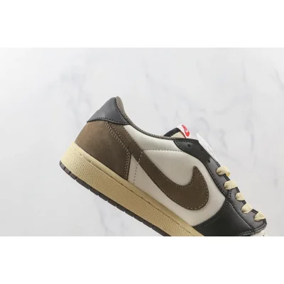 Air Jordan 1 Retro Low OG SP Travis Scott "Black/Dark Mocha-University Red" фото № 4 Air Jordan 1 Retro Low OG SP Travis Scott "Black/Dark Mocha-University Red" фото № 4