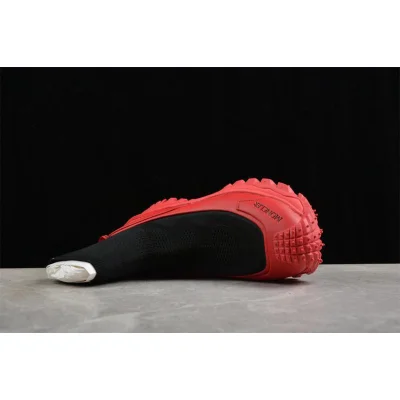 Moncler Trailgrip "Red/Black" фото № 3