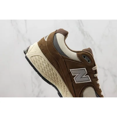 New Balance 2002R "Brown/Cream White" фото № 3