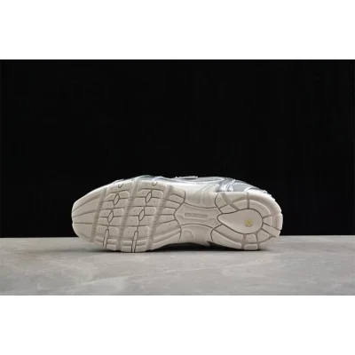 Miu Miu x New Balance 530 "Silver Flash" фото № 8