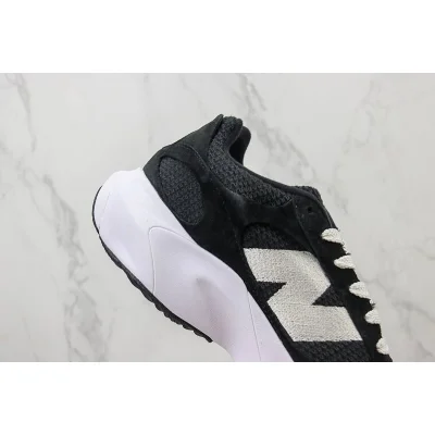 New Balance Warped Runner "Black/White/Off White" фото № 3