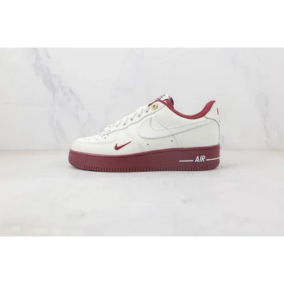 Nike Air Force 1 Low 07 "SE 40th Anniversary Edition/Sail Team Red/Metallic Gold" фото № 2 Nike Air Force 1 Low 07 "SE 40th Anniversary Edition/Sail Team Red/Metallic Gold" фото № 2