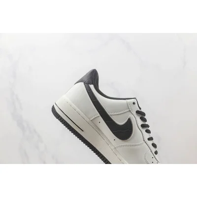 Nike Air Force 1 Low "NYC White/Black/Red" фото № 3