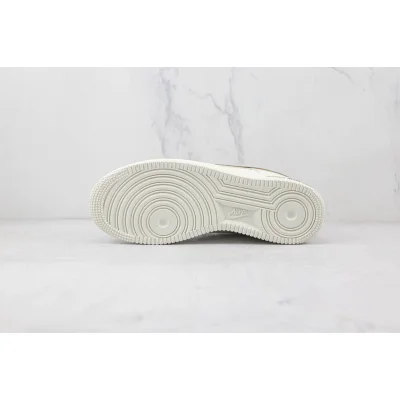 Louis Vuitton x Nike Air Force 1 Low "Beige/Brown/Gold Swoosh" фото № 8 Louis Vuitton x Nike Air Force 1 Low "Beige/Brown/Gold Swoosh" фото № 8