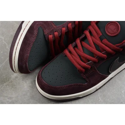 The Riot x Nike SB Dunk Low "Mahogany" фото № 7
