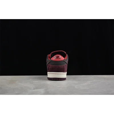 The Riot x Nike SB Dunk Low "Mahogany" фото № 5