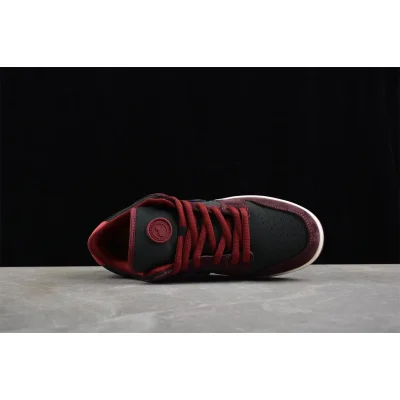 The Riot x Nike SB Dunk Low "Mahogany" фото № 3