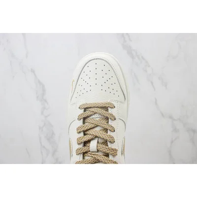 Undefeated x Nike Dunk Low "Coco Parfait/Light Beige" фото № 4