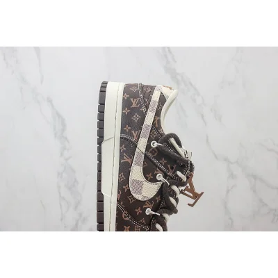 Louis Vuitton x Nike Dunk Low "Carob Brown/Beige Monogram" фото № 3