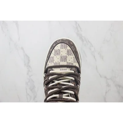 Louis Vuitton x Nike Dunk Low "Carob Brown/Beige Monogram" фото № 4