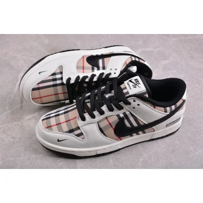 Supreme x Burberry x Nike Dunk Low "Beige" фото № 3 Supreme x Burberry x Nike Dunk Low "Beige" фото № 3