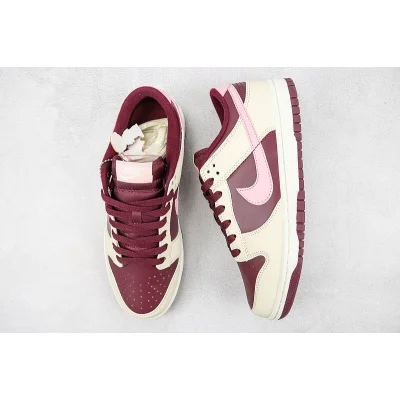 Nike Dunk Low Premium "Valentine’s Day" фото № 6 Nike Dunk Low Premium "Valentine’s Day" фото № 6