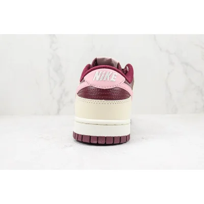 Nike Dunk Low Premium "Valentine’s Day" фото № 8 Nike Dunk Low Premium "Valentine’s Day" фото № 8
