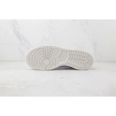 Nike SB Dunk Low Retro "Girl" фото № 9