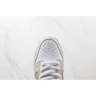 Nike SB Dunk Low Retro "Girl" фото № 3