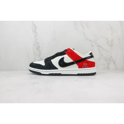 Nike Dunk Low "Red Toe" фото № 2 Nike Dunk Low "Red Toe" фото № 2