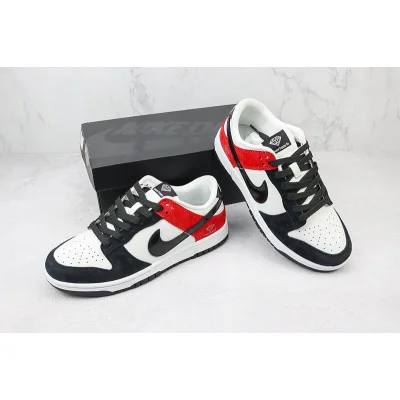 Nike Dunk Low "Red Toe" фото № 7 Nike Dunk Low "Red Toe" фото № 7