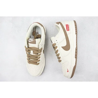 Supreme x Balenciaga x Nike Dunk Low "Cream" фото № 6 Supreme x Balenciaga x Nike Dunk Low "Cream" фото № 6