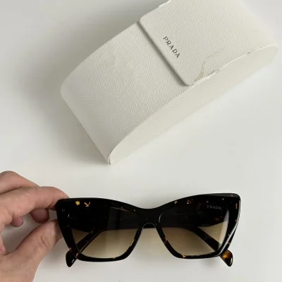 Солнцезащитные очки Prada Cat Eye Shaped With Logo "Brown" фото № 2 Солнцезащитные очки Prada Cat Eye Shaped With Logo "Brown" фото № 2