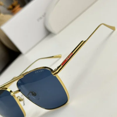 Солнцезащитные очки Prada Frame Decorated By Stripes And Logo On Red Background "Blue" фото № 3