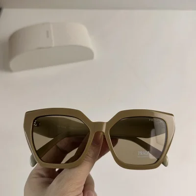 Солнцезащитные очки Prada Logo In Triangle On Side "Beige" фото № 2 Солнцезащитные очки Prada Logo In Triangle On Side "Beige" фото № 2