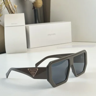 Солнцезащитные очки Prada Hexagon Form Frame With Silver Logo Side "Gray" фото № 2 Солнцезащитные очки Prada Hexagon Form Frame With Silver Logo Side "Gray" фото № 2