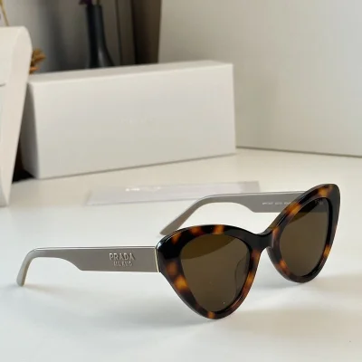 Солнцезащитные очки Prada Triangle Form Frame With Logo Inscription "Brown/Beige" фото № 2