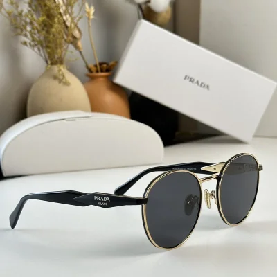 Солнцезащитные очки Prada Temple From Two Details With Logo "Black" фото № 2 Солнцезащитные очки Prada Temple From Two Details With Logo "Black" фото № 2