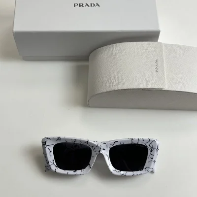 Солнцезащитные очки Prada Wide Temples With Big Logo "White" фото № 2