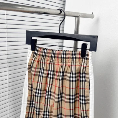 Штаны Burberry Red And Black Lines Allsides Checked Print "White" фото № 2 Штаны Burberry Red And Black Lines Allsides Checked Print "White" фото № 2