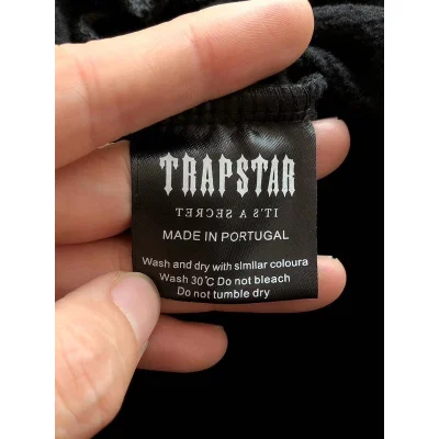 Худи Trapstar Wide Front Logo With Multicolor Details "Black" фото № 9 Худи Trapstar Wide Front Logo With Multicolor Details "Black" фото № 9