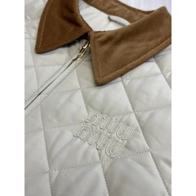 Куртка Miu Miu Frontside Beige Logotype Miu Miu "Beige" фото № 5 Куртка Miu Miu Frontside Beige Logotype Miu Miu "Beige" фото № 5