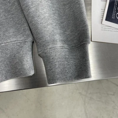 Свитшот Christian Dior Gray Clear Logotype CD "Gray" фото № 5 Свитшот Christian Dior Gray Clear Logotype CD "Gray" фото № 5