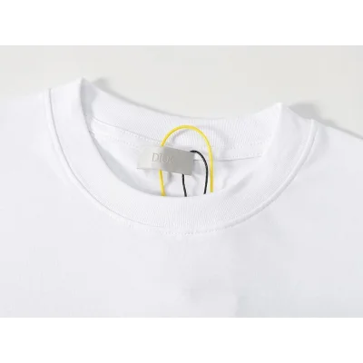 Футболка Christian Dior Little Frontside Logo Christian Dior "White" фото № 4 Футболка Christian Dior Little Frontside Logo Christian Dior "White" фото № 4