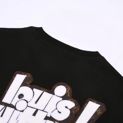Футболка Louis Vuitton With An Embroidered Logo "Black" фото № 6 Футболка Louis Vuitton With An Embroidered Logo "Black" фото № 6