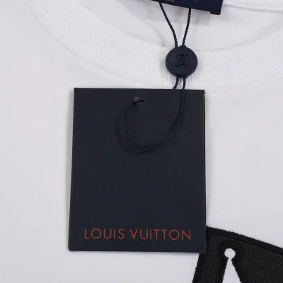 Футболка Louis Vuitton With Frame In The Logo "White" фото № 6