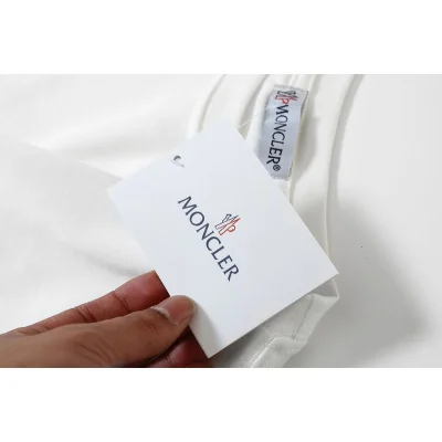 Футболка Moncler Solid Color Style With Logo "White" фото № 4 Футболка Moncler Solid Color Style With Logo "White" фото № 4