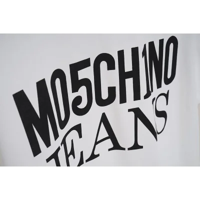 Футболка Moschino Front Inscription Mo5ch1no Jeans "White" фото № 5 Футболка Moschino Front Inscription Mo5ch1no Jeans "White" фото № 5