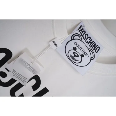 Футболка Moschino Front Inscription Mo5ch1no Jeans "White" фото № 3 Футболка Moschino Front Inscription Mo5ch1no Jeans "White" фото № 3