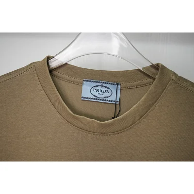 Футболка Prada Logo With An Arrow "Brown" фото № 3 Футболка Prada Logo With An Arrow "Brown" фото № 3