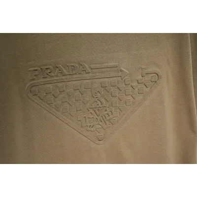 Футболка Prada Logo With An Arrow "Brown" фото № 5 Футболка Prada Logo With An Arrow "Brown" фото № 5