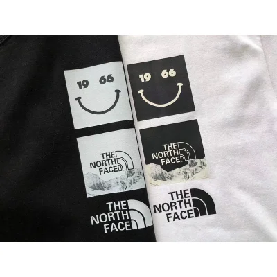 Футболка The North Face Year With Smile In Rectangle "White" фото № 5 Футболка The North Face Year With Smile In Rectangle "White" фото № 5