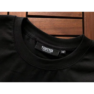 Футболка Trapstar Logo With Shadow Divided Into Three Parts "Black" фото № 2