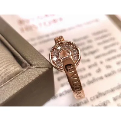 Кольцо Bulgari Circle And Rounded Inscription Along "Gold" фото № 2 Кольцо Bulgari Circle And Rounded Inscription Along "Gold" фото № 2