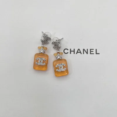 Серьги Chanel Logo Symbol Inside Rectangle "Orange" фото № 2 Серьги Chanel Logo Symbol Inside Rectangle "Orange" фото № 2