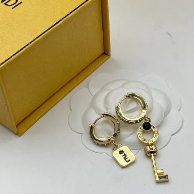 Серьги Fendi Key And Lock "Gold" фото № 4 Серьги Fendi Key And Lock "Gold" фото № 4